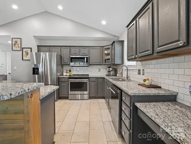 $467,500 | 10 Gray Wolf Lane, Hendersonville, NC 28792