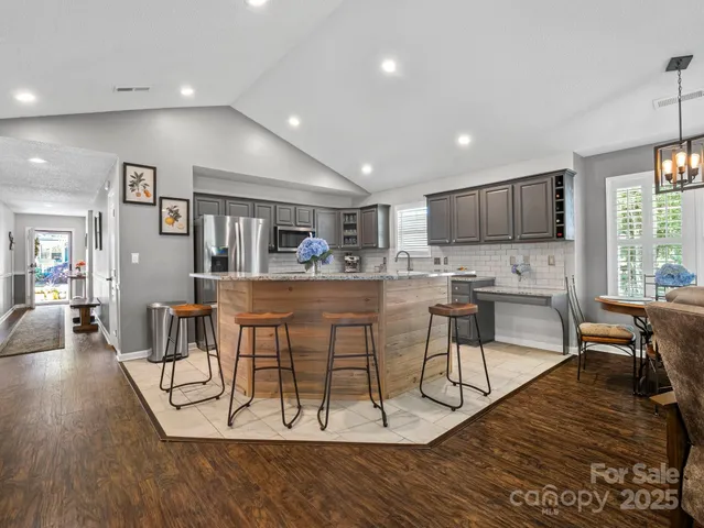 $467,500 | 10 Gray Wolf Lane, Hendersonville, NC 28792