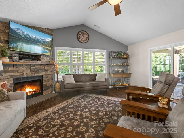 $467,500 | 10 Gray Wolf Lane, Hendersonville, NC 28792