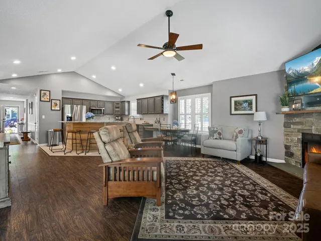 $467,500 | 10 Gray Wolf Lane, Hendersonville, NC 28792