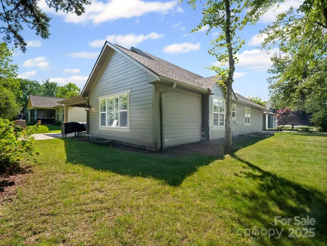 $467,500 | 10 Gray Wolf Lane, Hendersonville, NC 28792