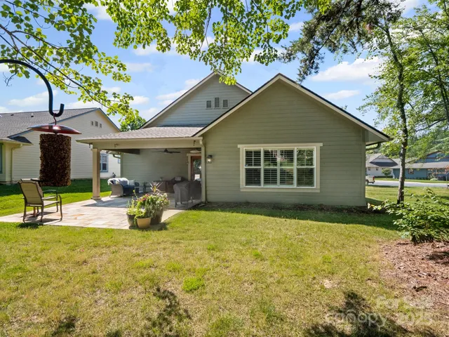 $467,500 | 10 Gray Wolf Lane, Hendersonville, NC 28792