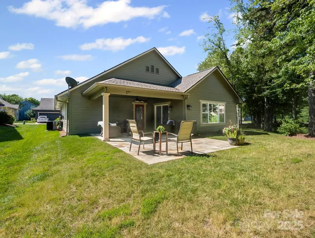 $467,500 | 10 Gray Wolf Lane, Hendersonville, NC 28792