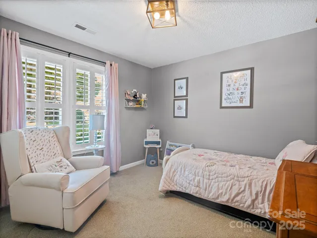 $467,500 | 10 Gray Wolf Lane, Hendersonville, NC 28792