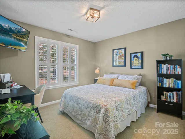 $467,500 | 10 Gray Wolf Lane, Hendersonville, NC 28792