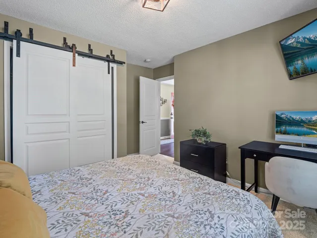 $467,500 | 10 Gray Wolf Lane, Hendersonville, NC 28792