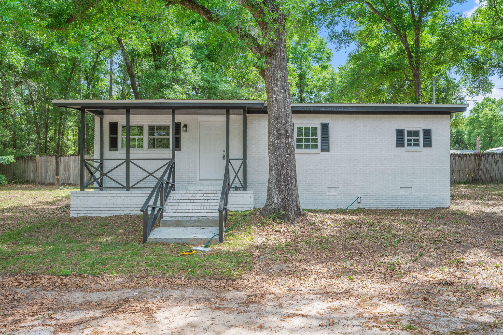 a view of a house with a backyard