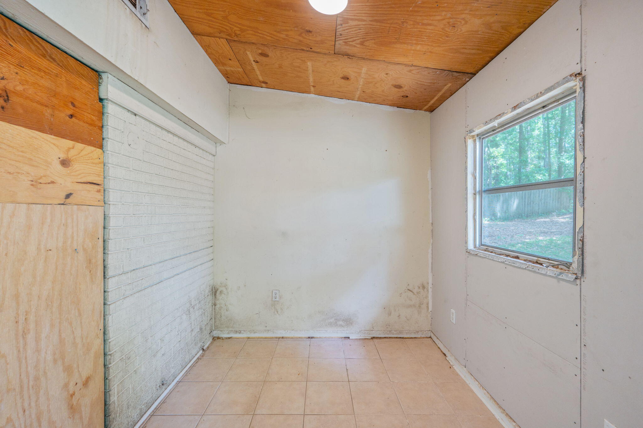 165 Smith Street Crestview, FL 32539 - Photo 21 of 30 a view of a small space