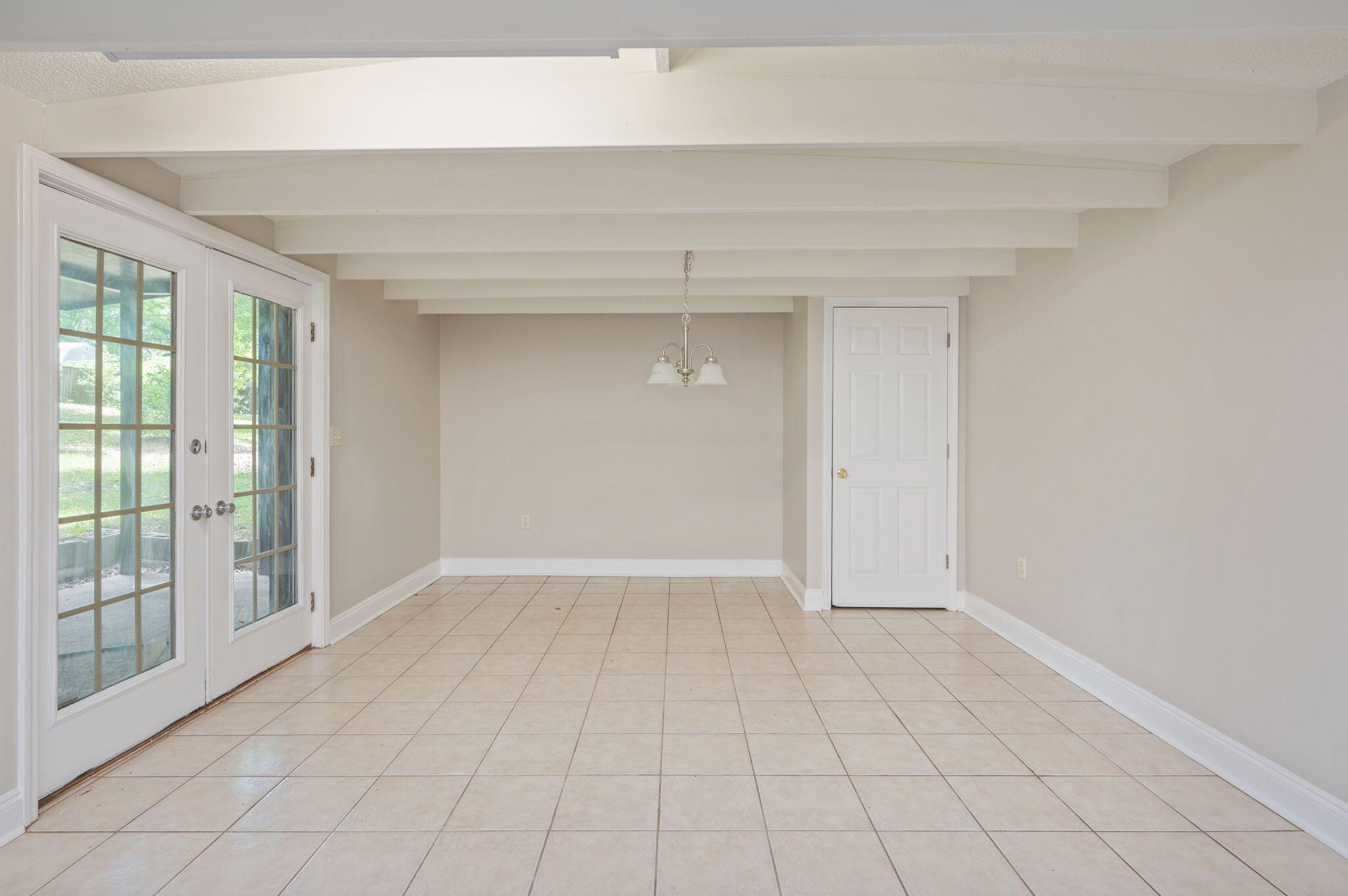 165 Smith Street Crestview, FL 32539 - Photo 10 of 30 a view of an empty room and window