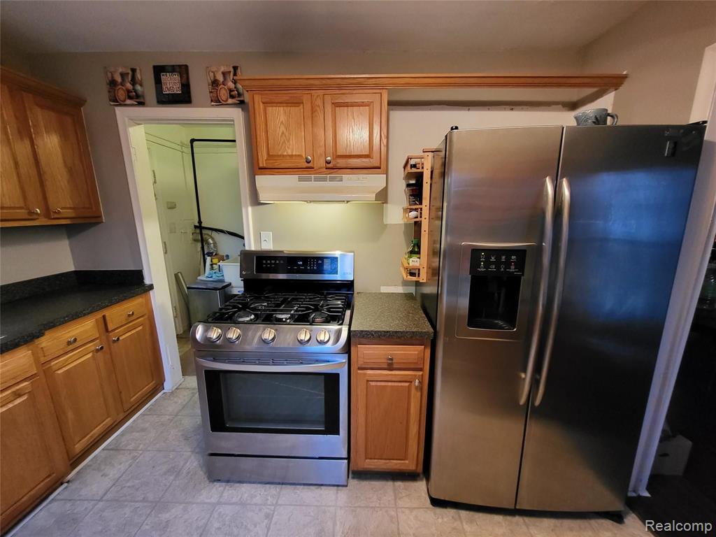 2239 Roslyn Road Harper Woods, MI 48236 - Photo 9 of 32