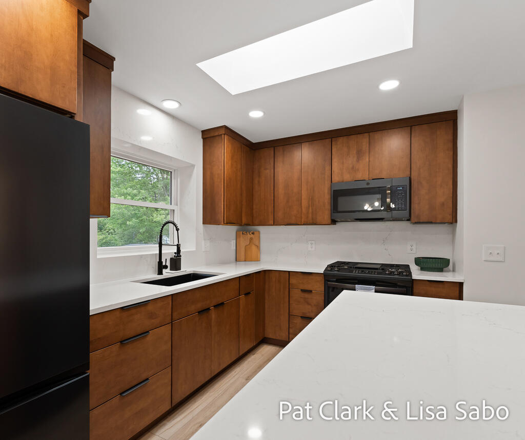 6061 Ridgeview Drive Muskegon, MI 49441 - Photo 8 of 66 6061Ridgeview-62LoRes