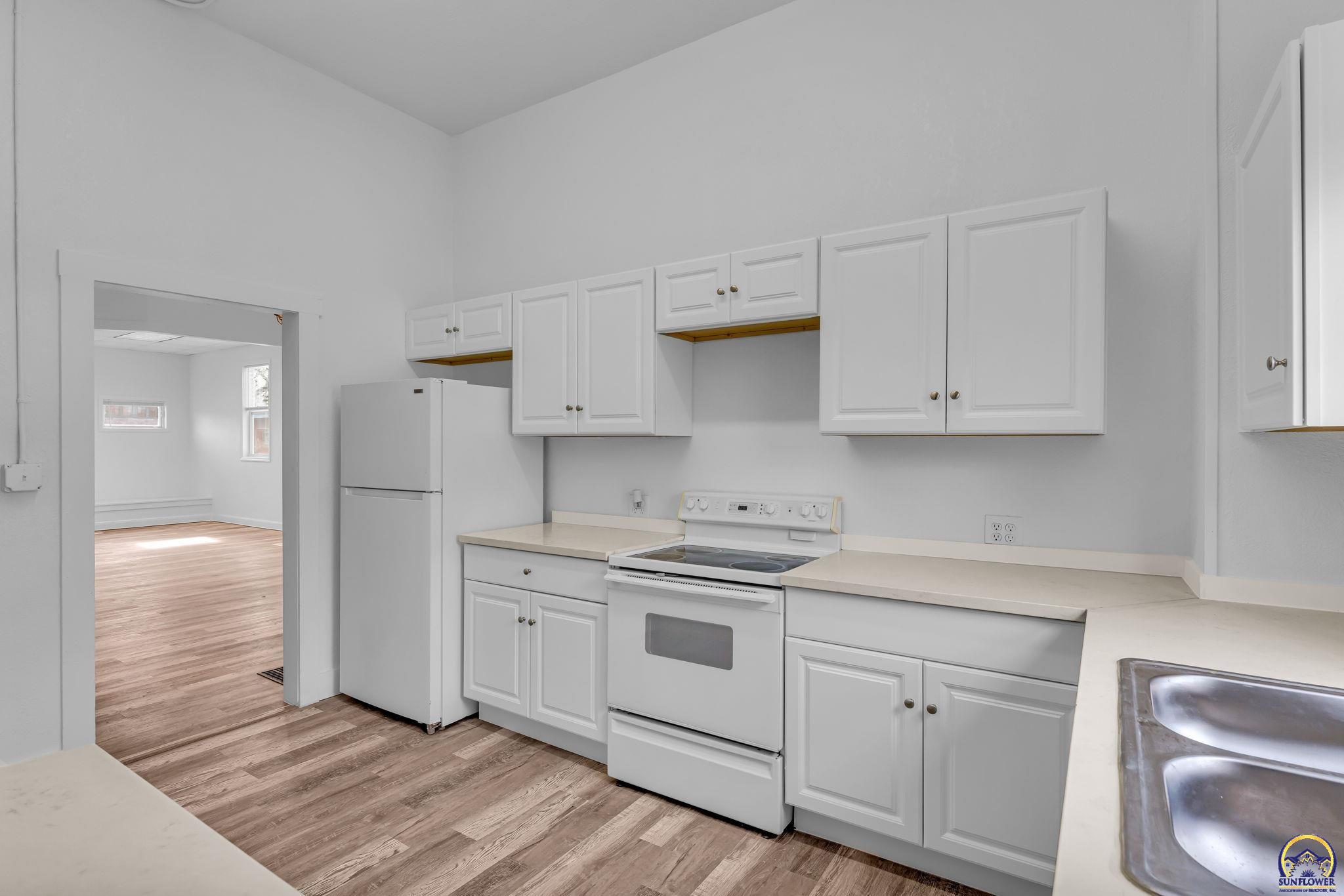 2012 Southwest 10th Avenue Topeka, KS 66604 - Photo 12 of 26