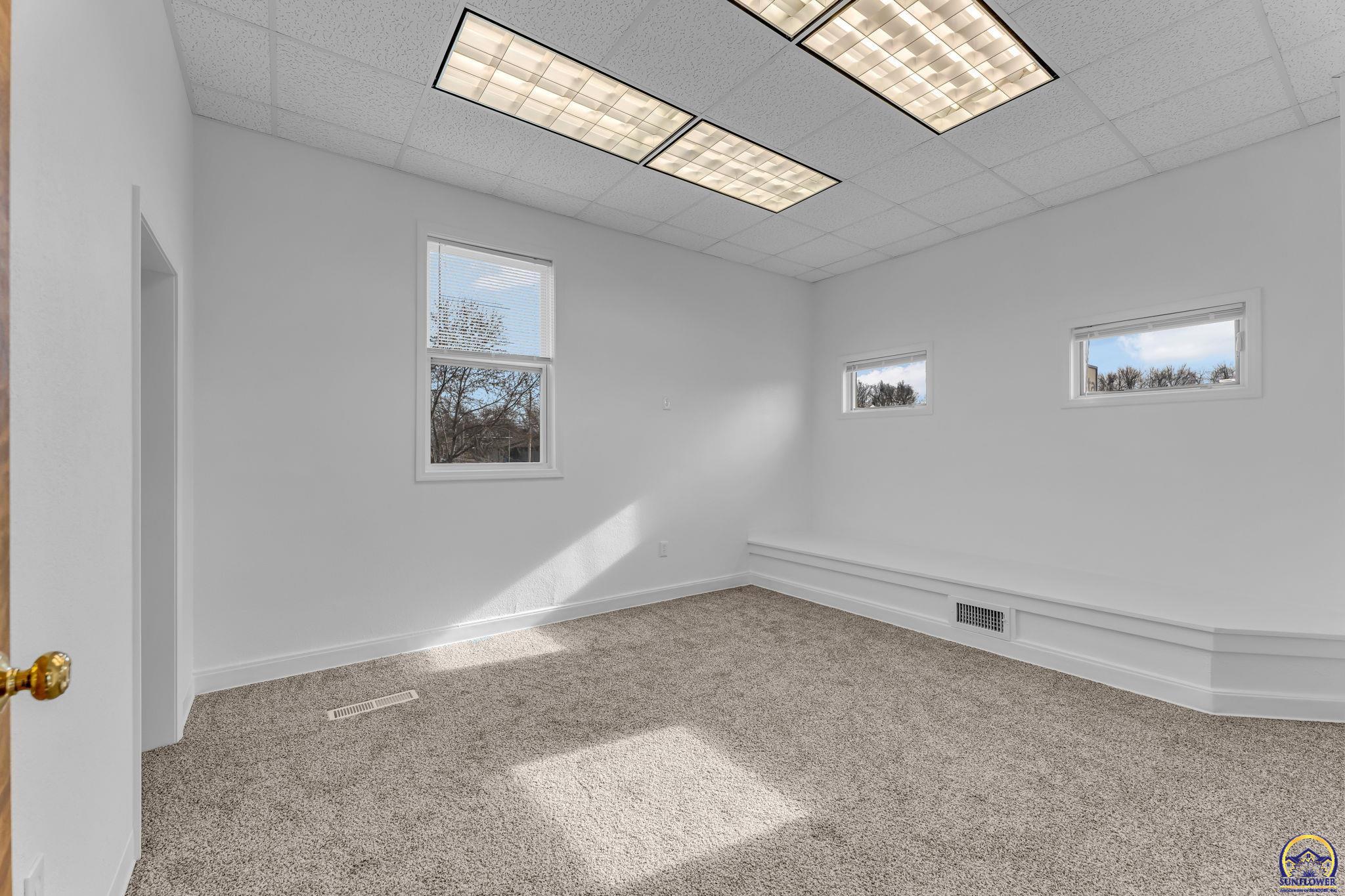 2012 Southwest 10th Avenue Topeka, KS 66604 - Photo 14 of 26