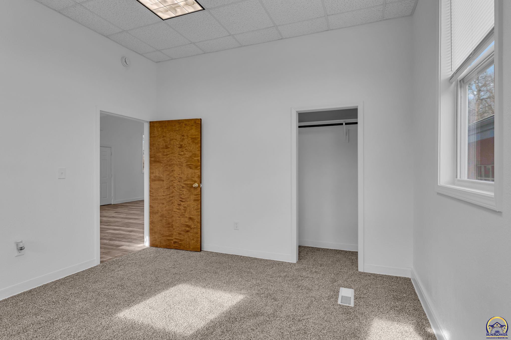 2012 Southwest 10th Avenue Topeka, KS 66604 - Photo 15 of 26