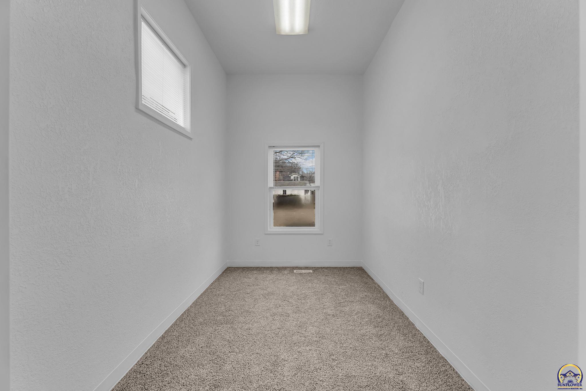 2012 Southwest 10th Avenue Topeka, KS 66604 - Photo 17 of 26