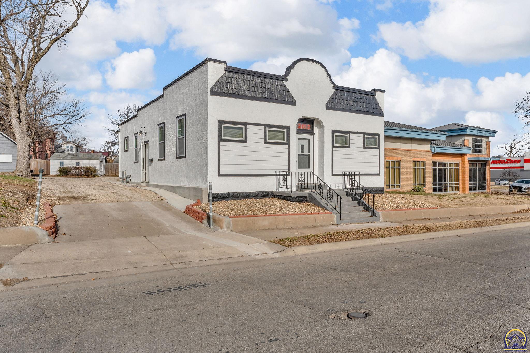 2012 Southwest 10th Avenue Topeka, KS 66604 - Photo 2 of 26