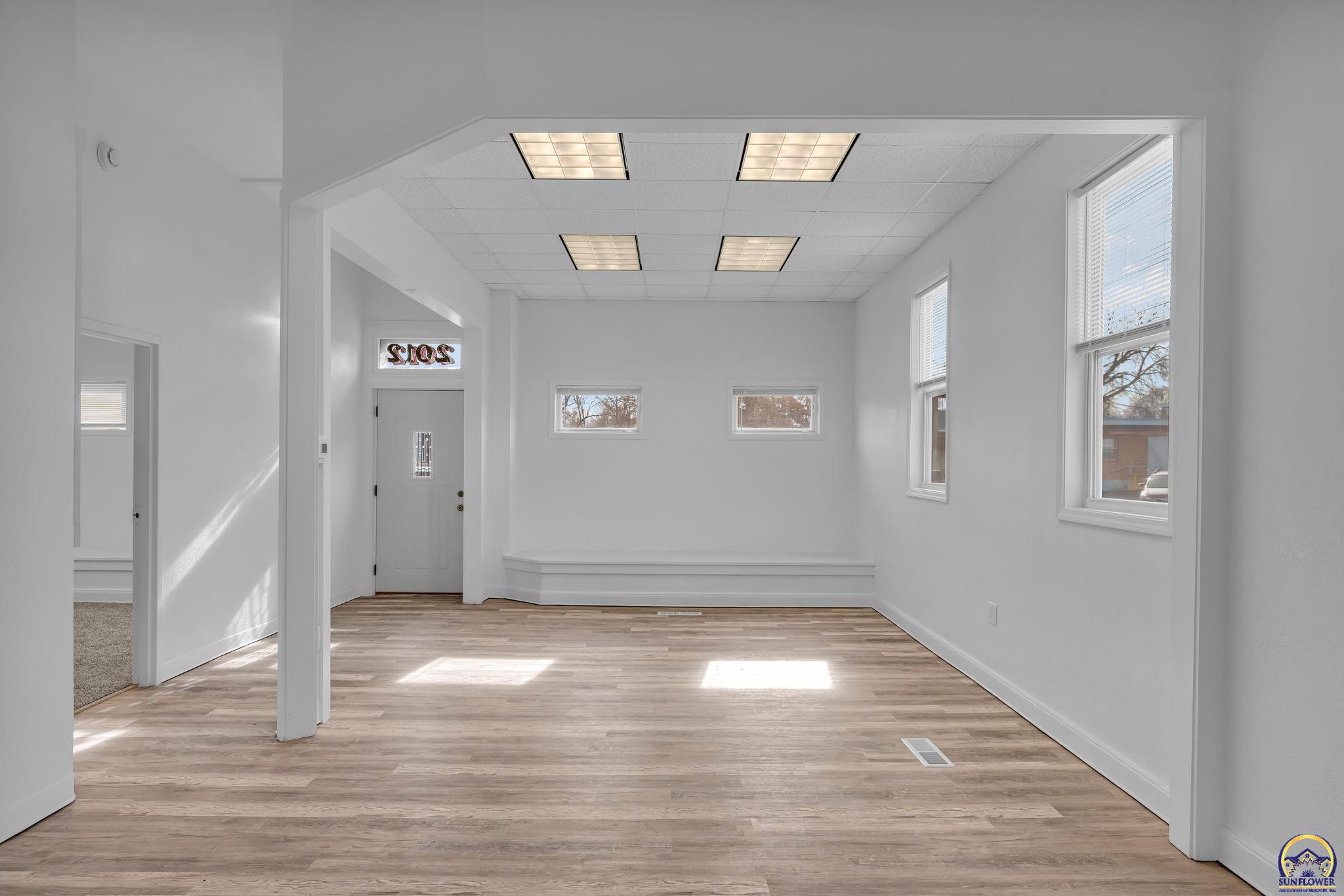 2012 Southwest 10th Avenue Topeka, KS 66604 - Photo 6 of 26