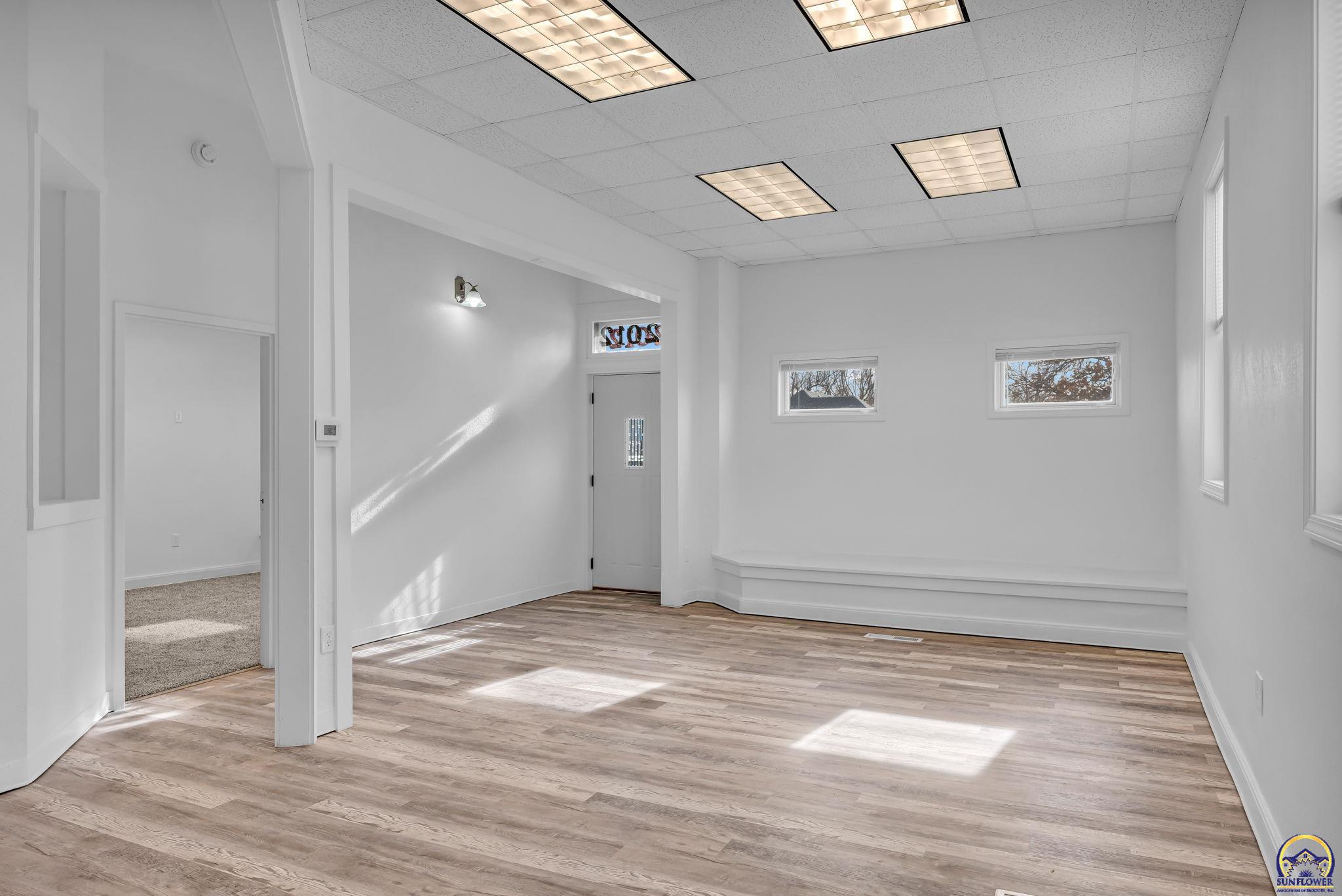 2012 Southwest 10th Avenue Topeka, KS 66604 - Photo 7 of 26