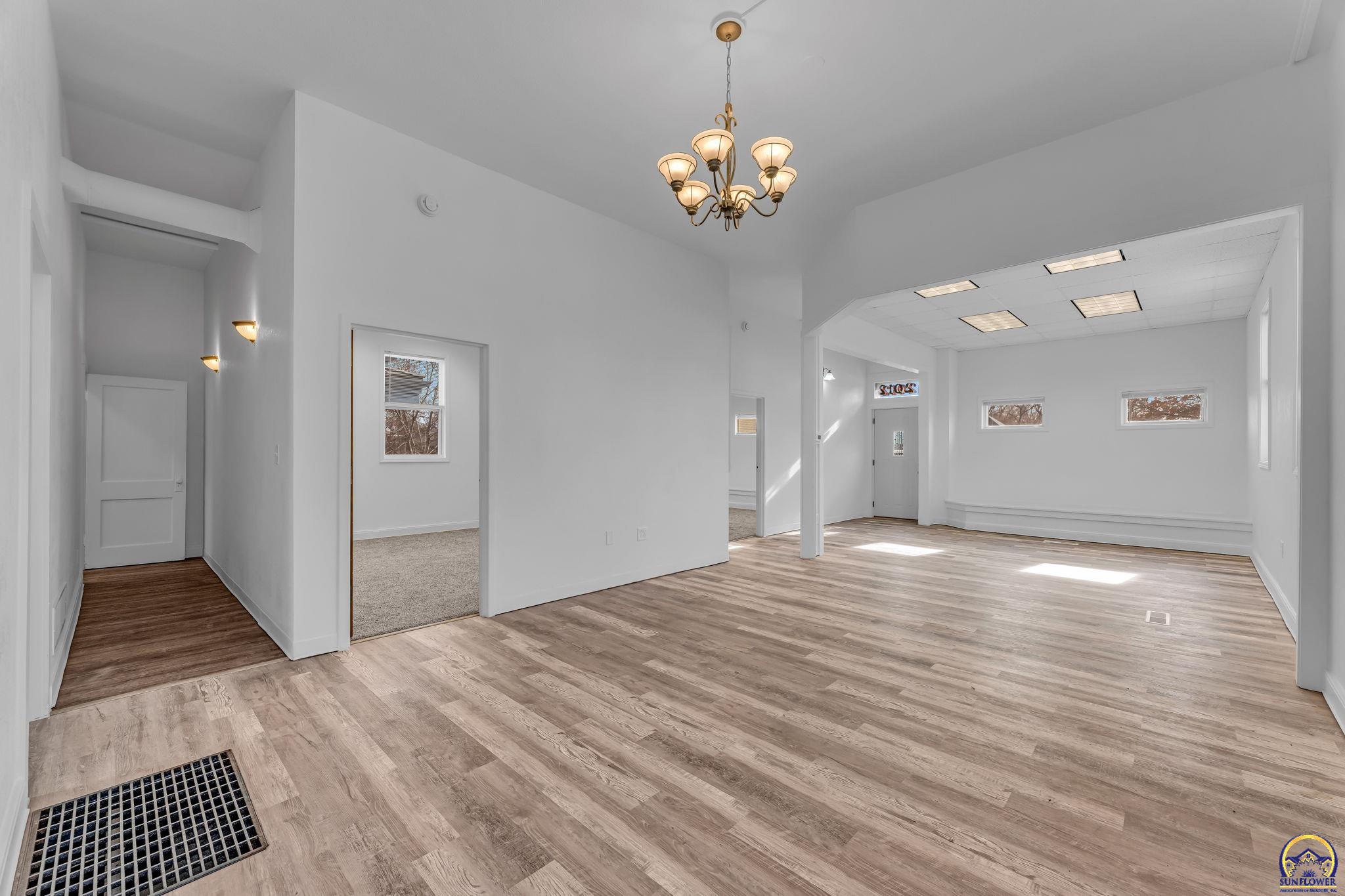 2012 Southwest 10th Avenue Topeka, KS 66604 - Photo 9 of 26