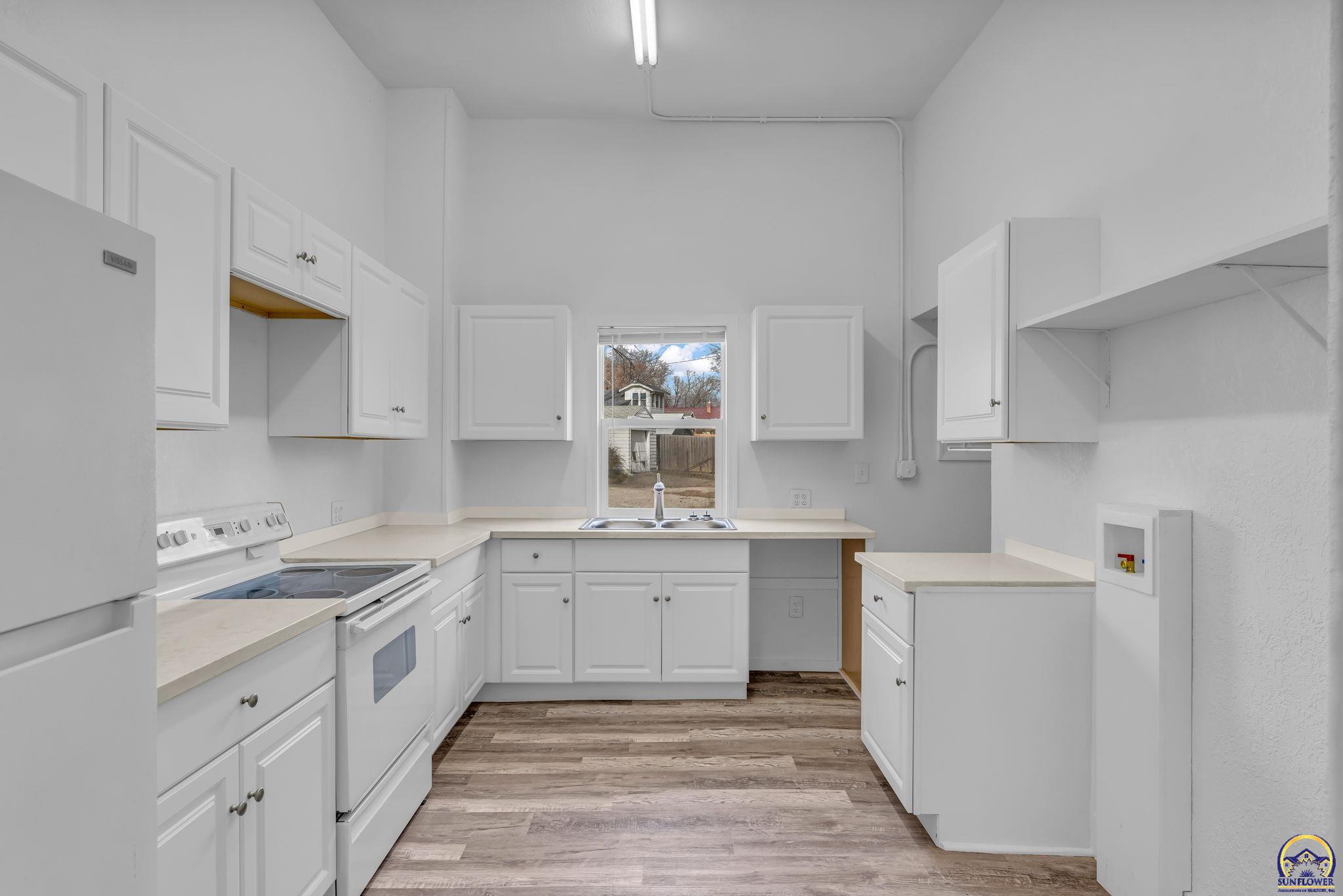 2012 Southwest 10th Avenue Topeka, KS 66604 - Photo 10 of 26