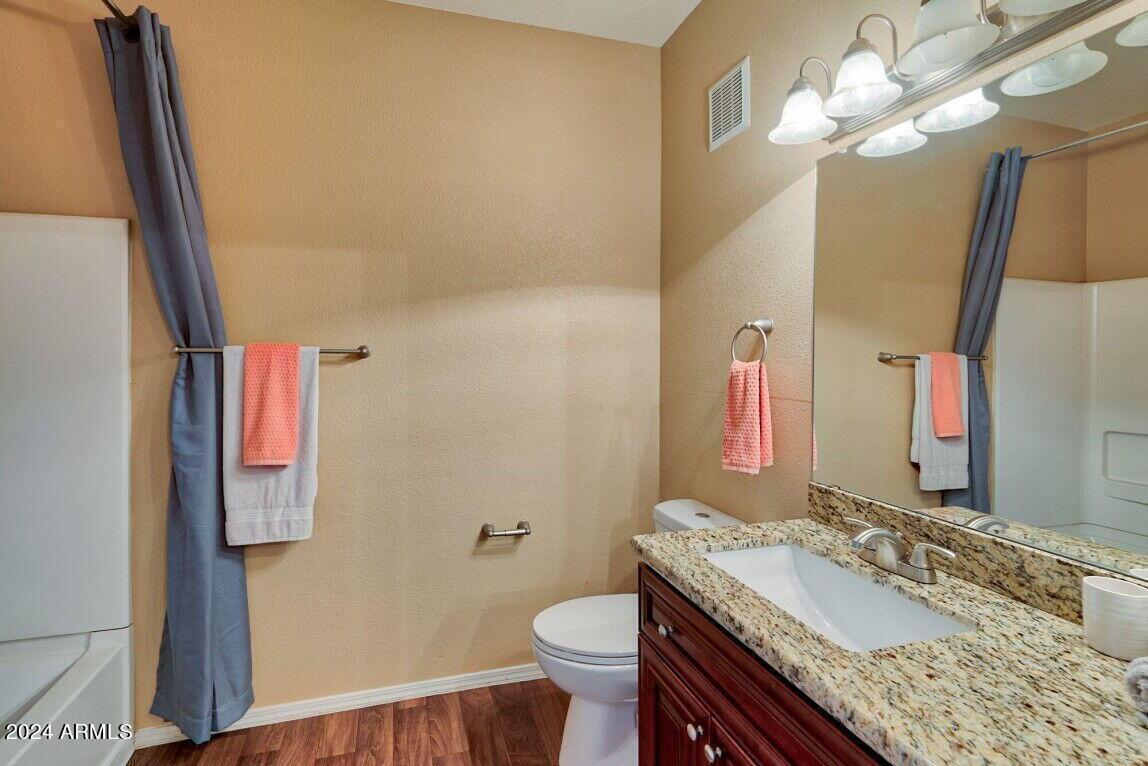 4045 West Bell Road, Unit 3 Phoenix, AZ 85053 - Photo 5 of 6 Bathroom
