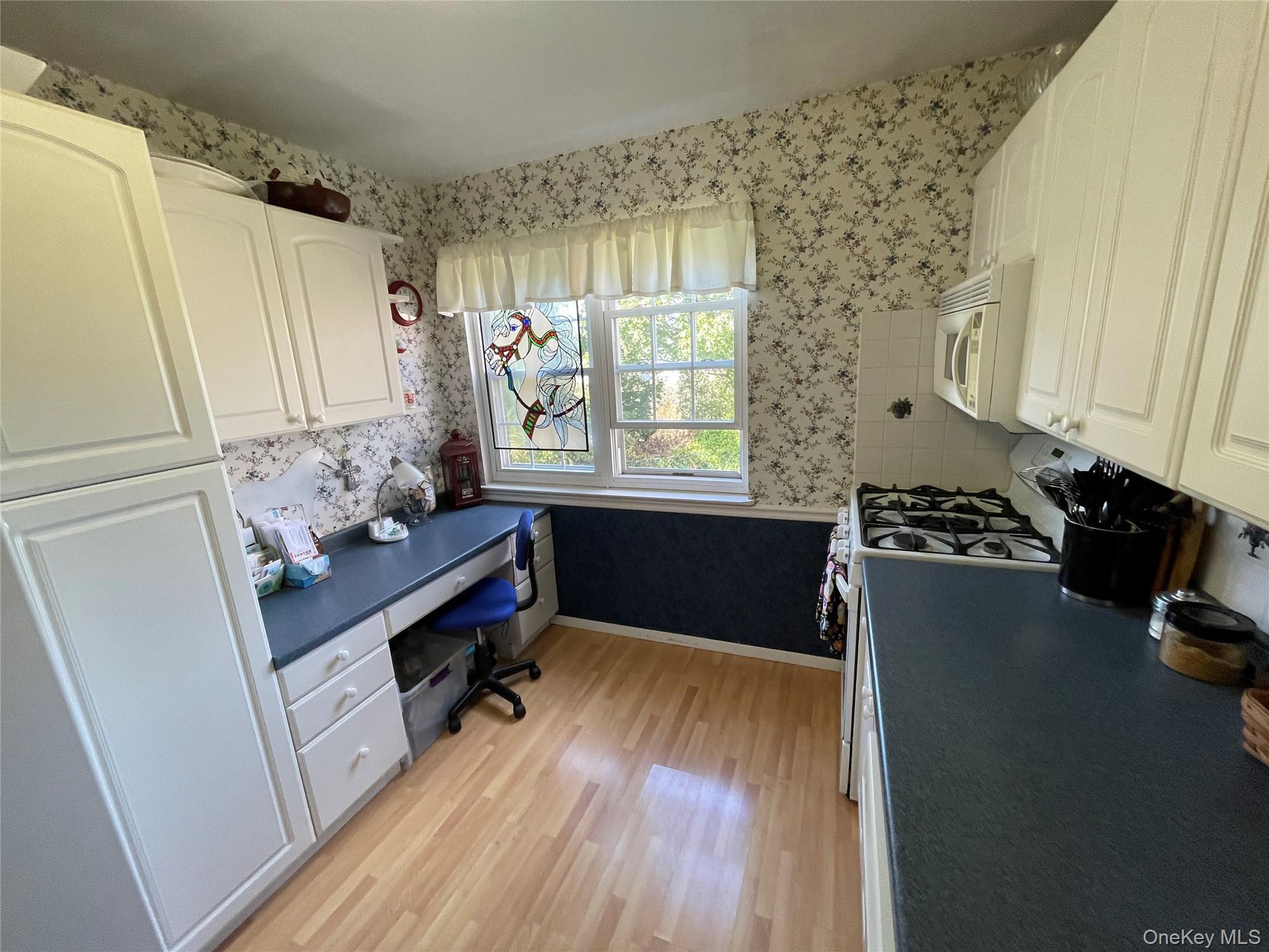 107 Mariners Way Copiague, NY 11726 - Photo 11 of 27 a room with toys and wooden floor