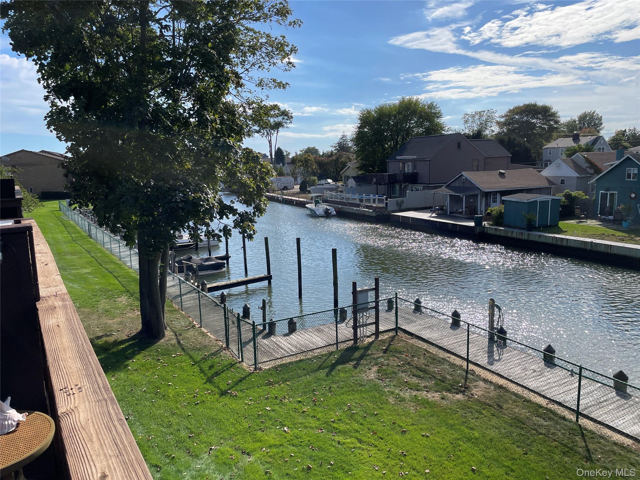 107 Mariners Way Copiague, NY 11726 - Photo 21 of 27