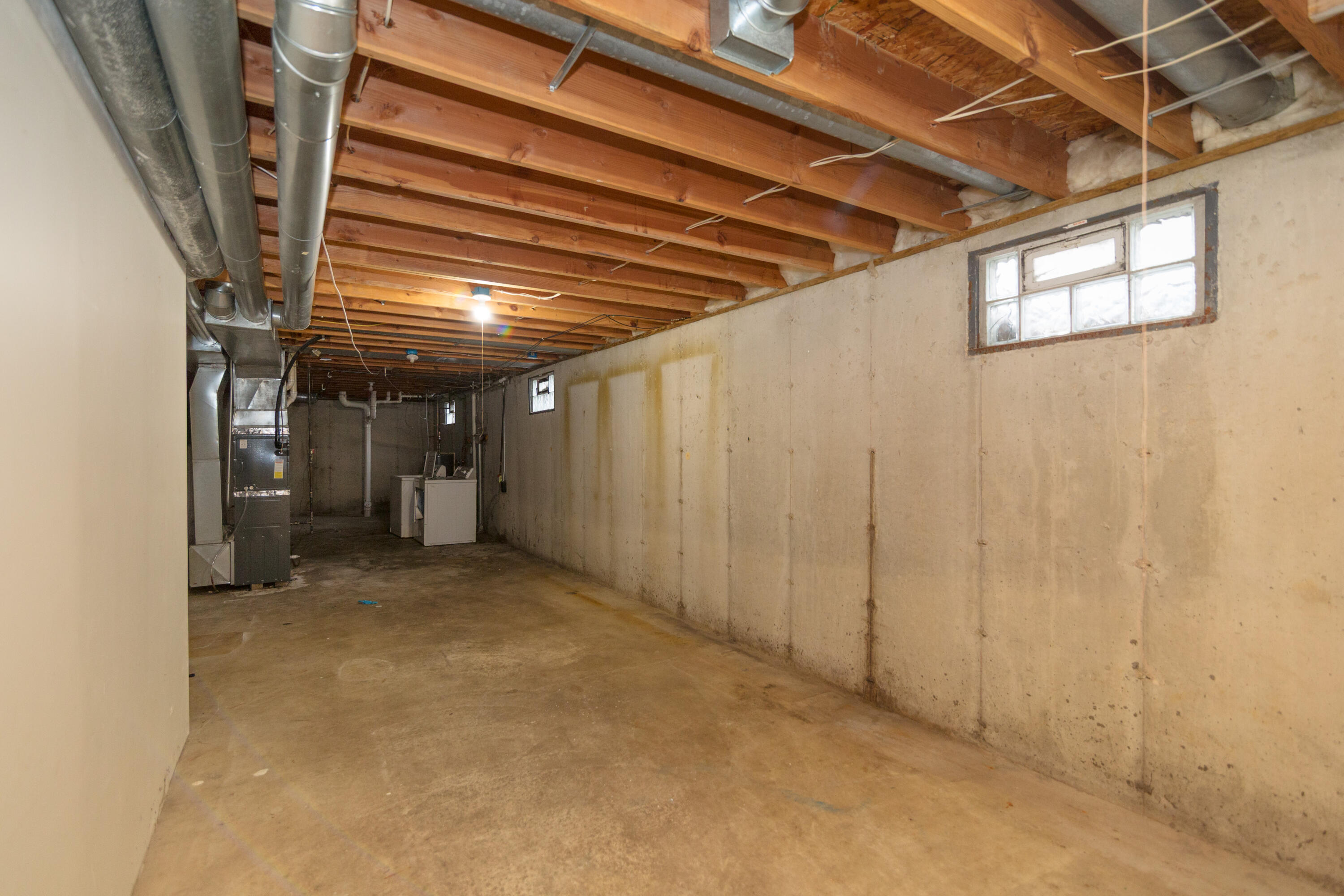 6824 West Mill Road, Unit 6826 Milwaukee, WI 53218 - Photo 11 of 13 6738-w-mill-rd-milwaukee_0143