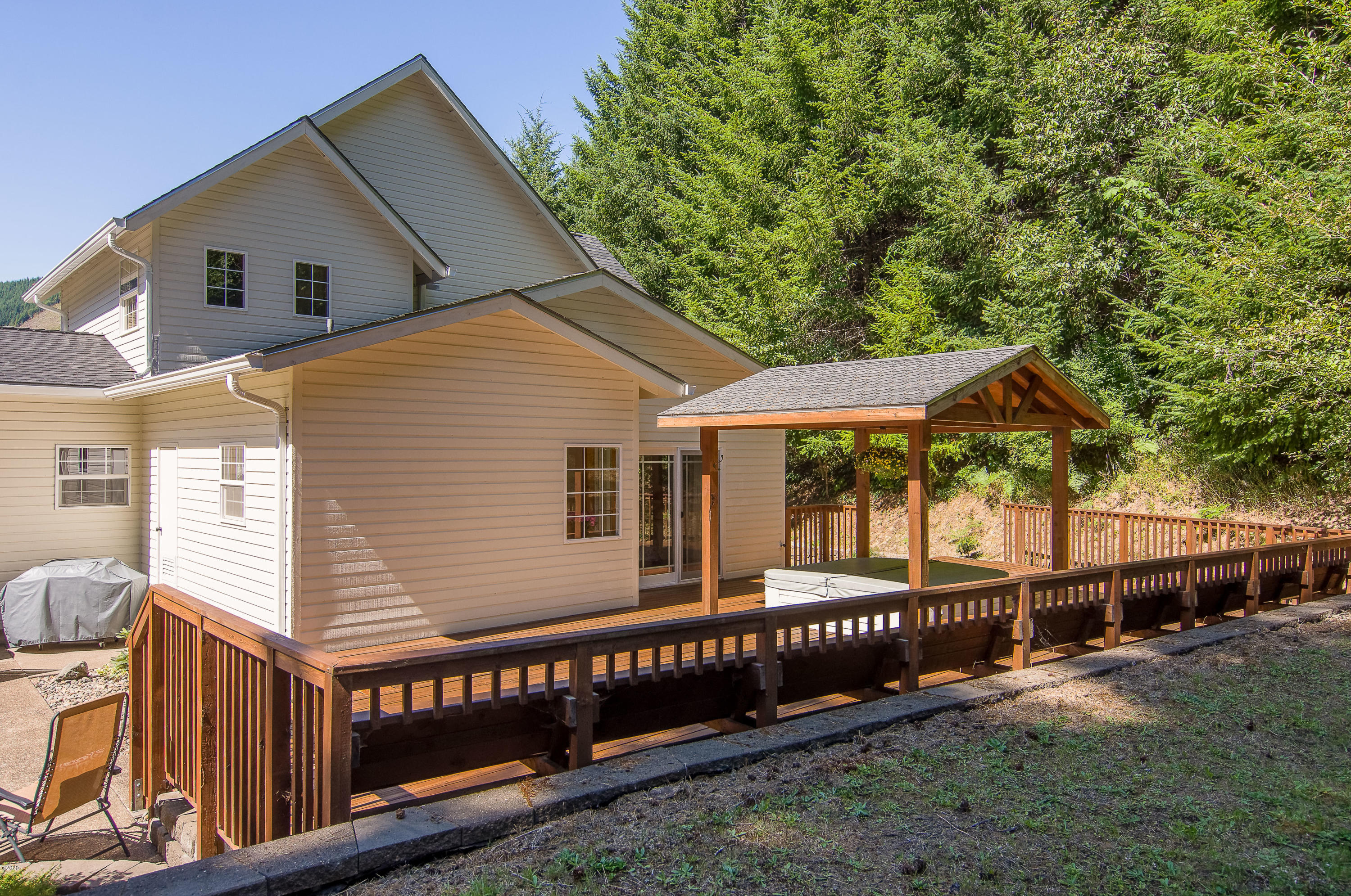 2536 Nashville Road Eddyville, OR 97343 - Photo 32 of 39 Back view of home