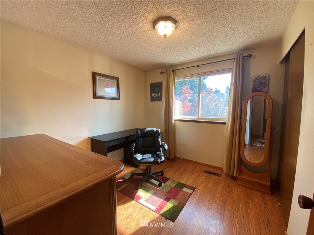 4126 Southeast 4th Street Renton, WA 98059 - Photo 12 of 23