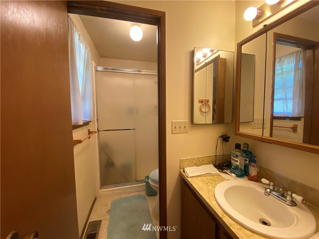 4126 Southeast 4th Street Renton, WA 98059 - Photo 14 of 23