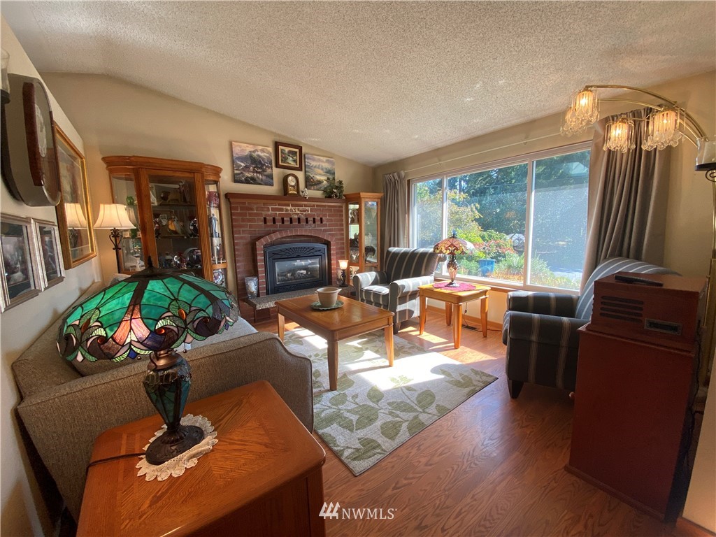 4126 Southeast 4th Street Renton, WA 98059 - Photo 4 of 23