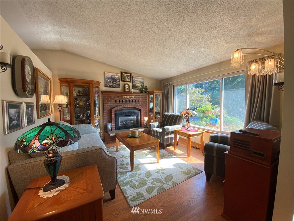 4126 Southeast 4th Street Renton, WA 98059 - Photo 5 of 23