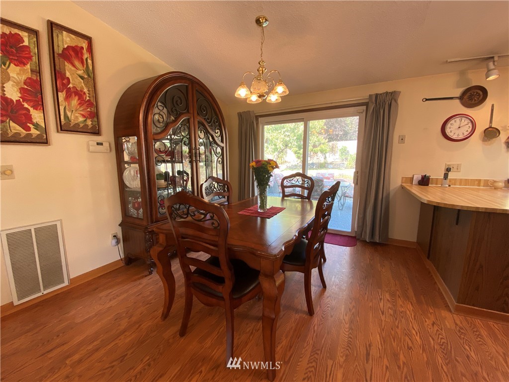 4126 Southeast 4th Street Renton, WA 98059 - Photo 6 of 23