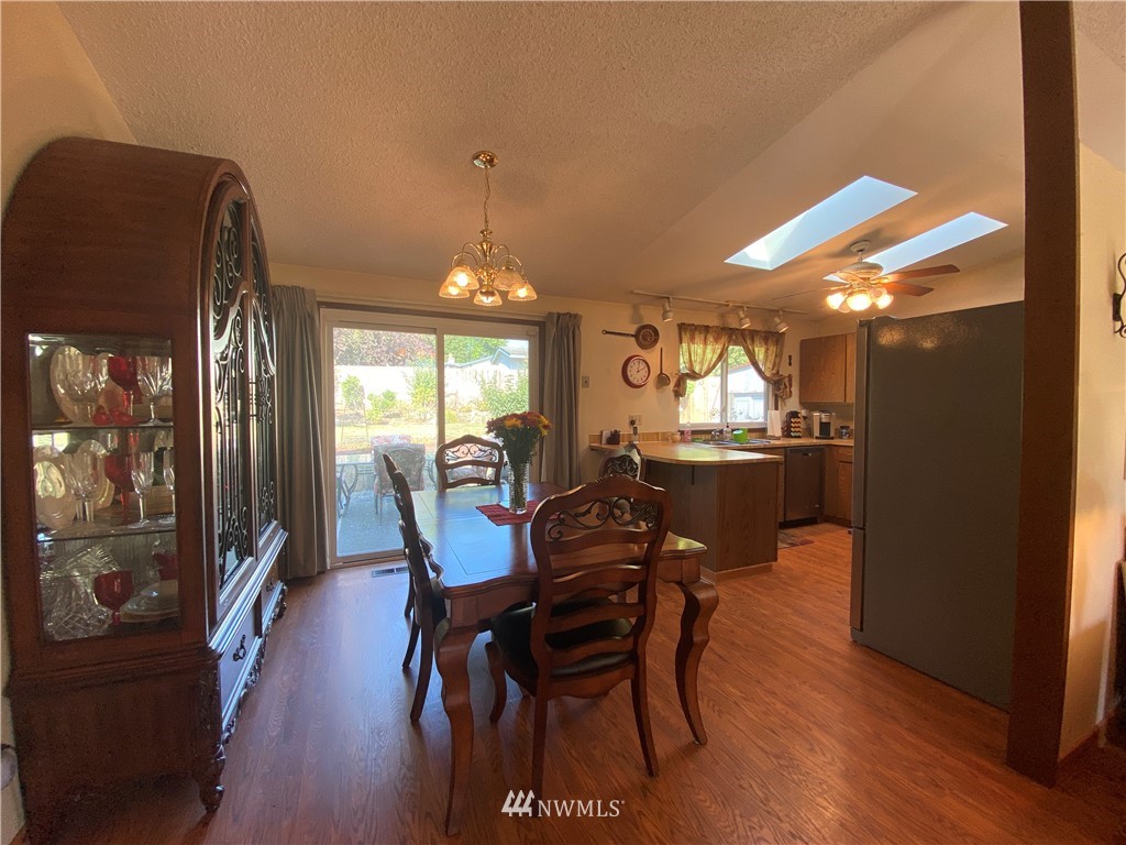 4126 Southeast 4th Street Renton, WA 98059 - Photo 7 of 23