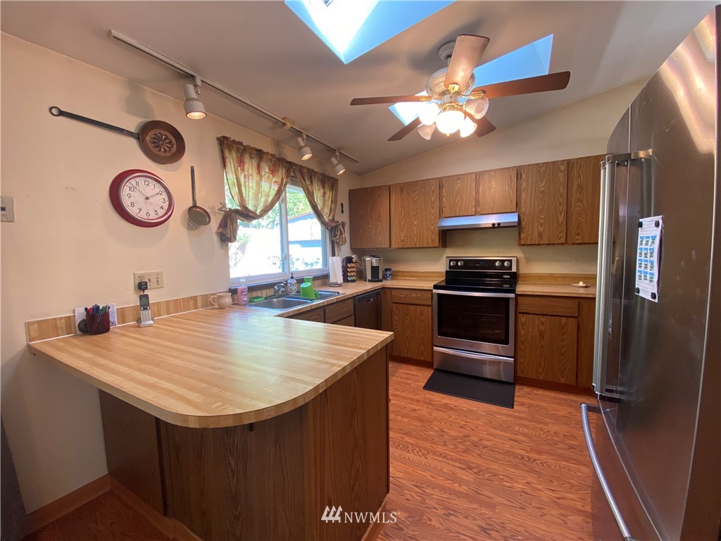 4126 Southeast 4th Street Renton, WA 98059 - Photo 8 of 23