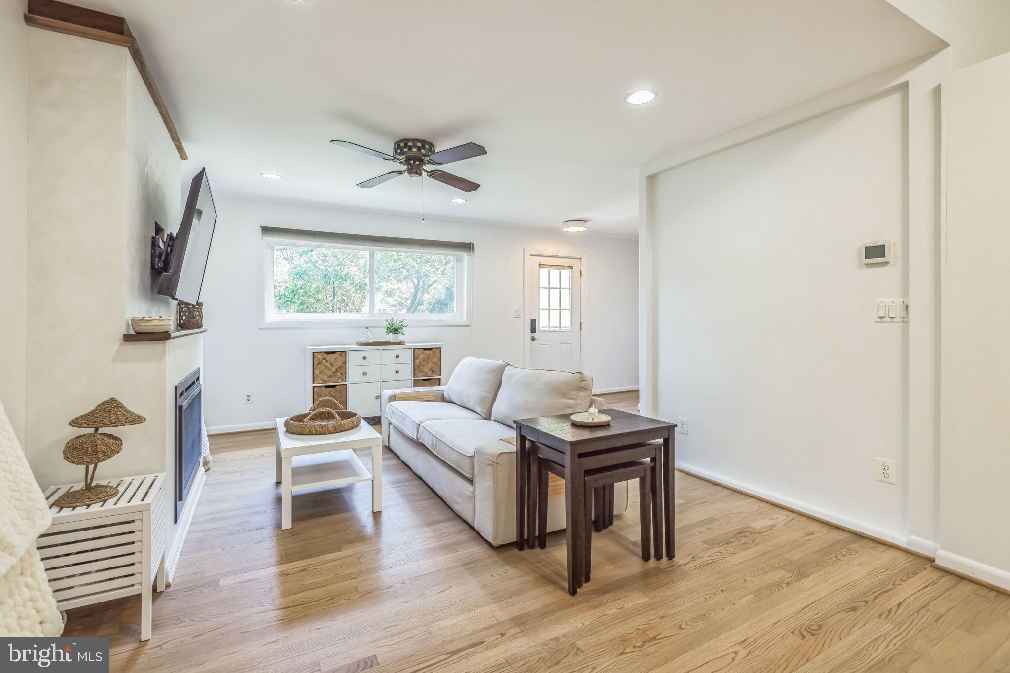 4112 Decatur Avenue Kensington, MD 20895 - Photo 6 of 40 Living room
