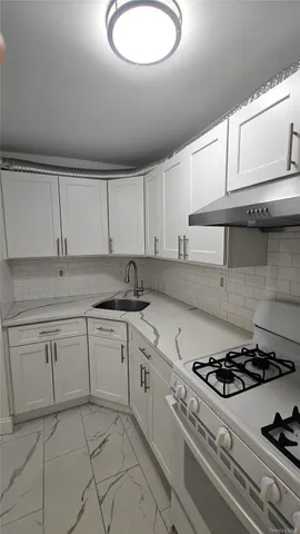 $2,000 | 66-04 Grand Central Parkway | Forest Hills