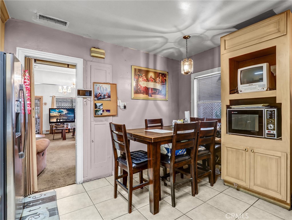 405 South Ward Avenue Compton, CA 90221 - Photo 16 of 28 a view of a dining room with furniture