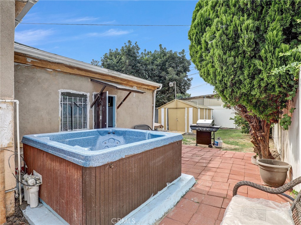 405 South Ward Avenue Compton, CA 90221 - Photo 21 of 28 a view of a house with backyard and sitting area
