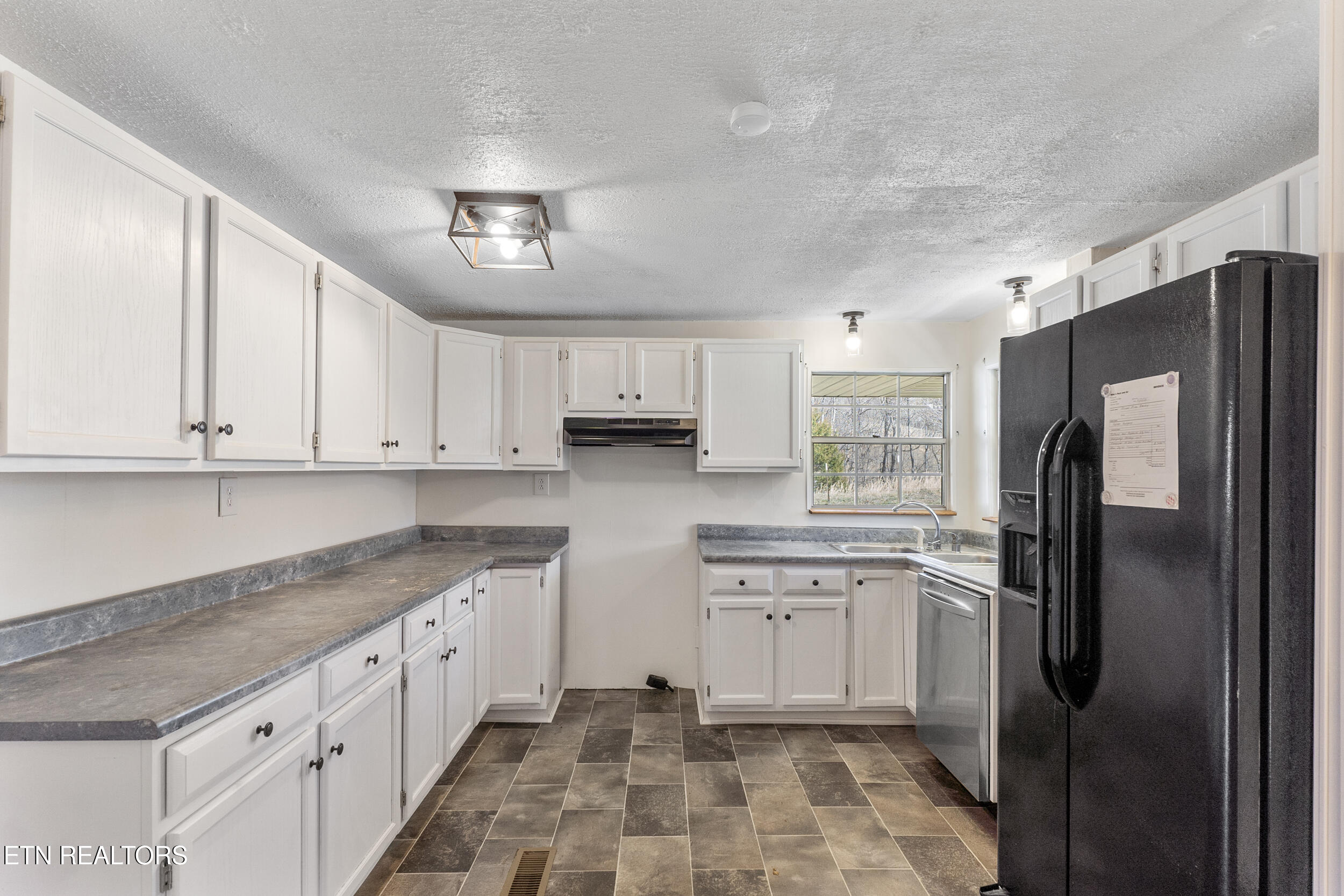 1577 Alton Road Sneedville, TN 37869 - Photo 18 of 56 16_arw03360