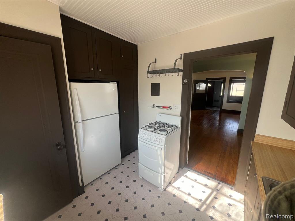 2609 Flushing Road Flint, MI 48504 - Photo 18 of 40 Gallery Image 18