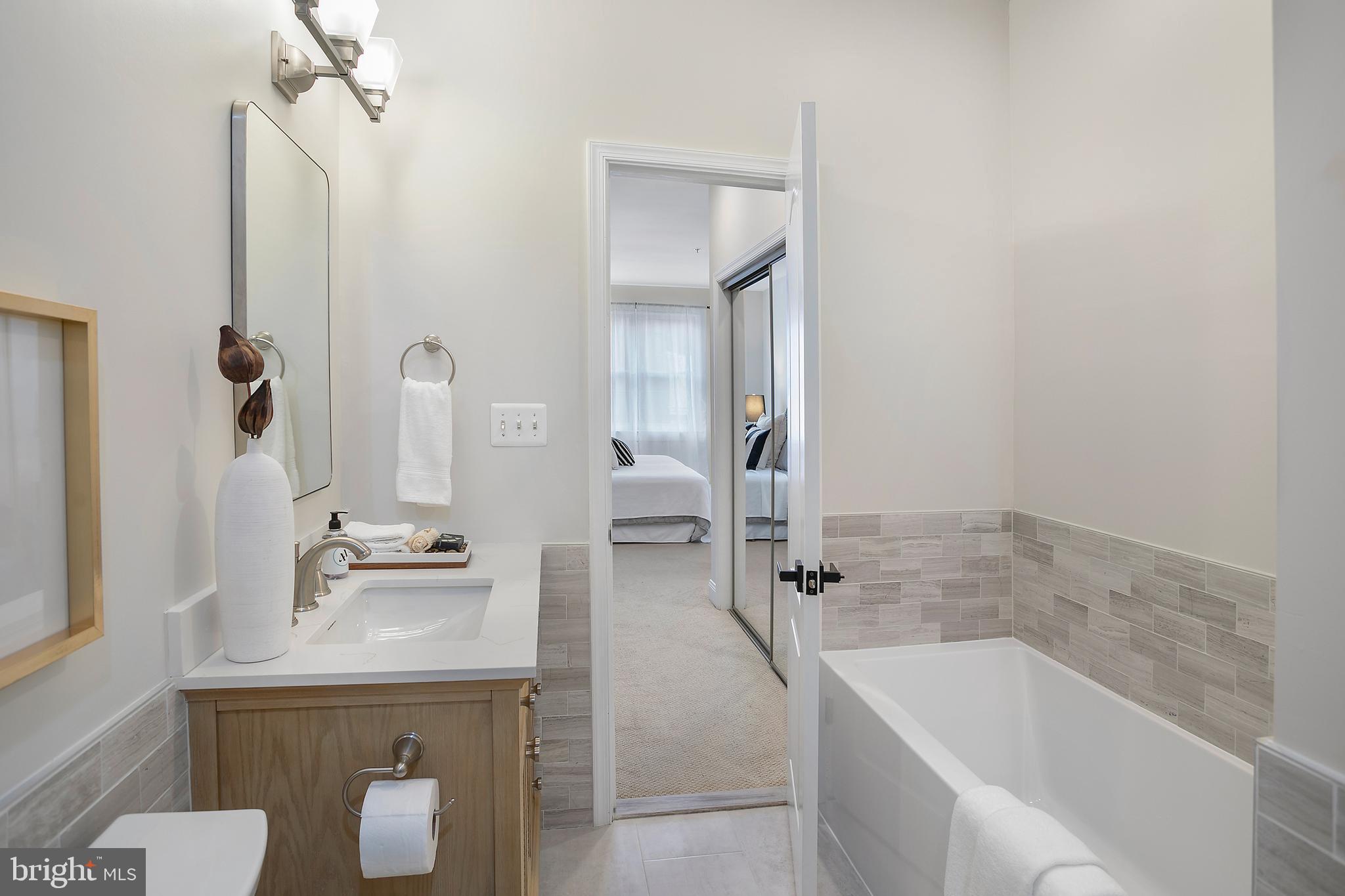 27 Logan Circle Northwest, Unit 5 Washington, DC 20005 - Photo 23 of 35 Primary Bath - Bathtub