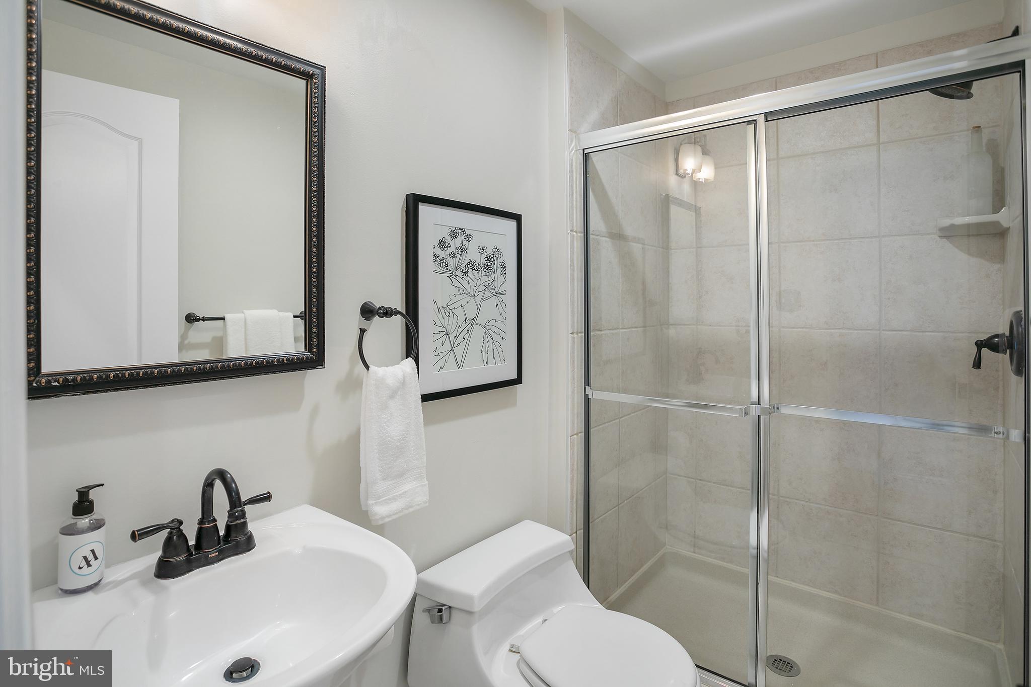 27 Logan Circle Northwest, Unit 5 Washington, DC 20005 - Photo 26 of 35 Bathroom 2