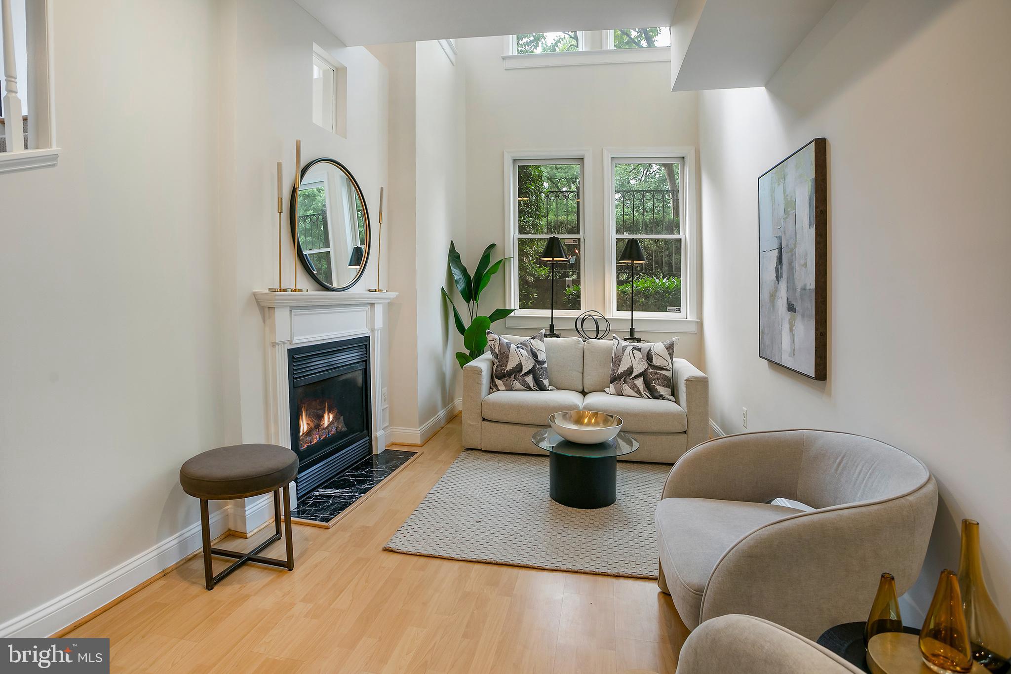 27 Logan Circle Northwest, Unit 5 Washington, DC 20005 - Photo 7 of 35 Living Room