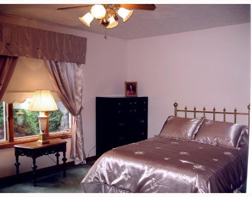 121 Pebble Court McKees Rocks, PA 15136 - Photo 5 of 7 Master Bedroom.