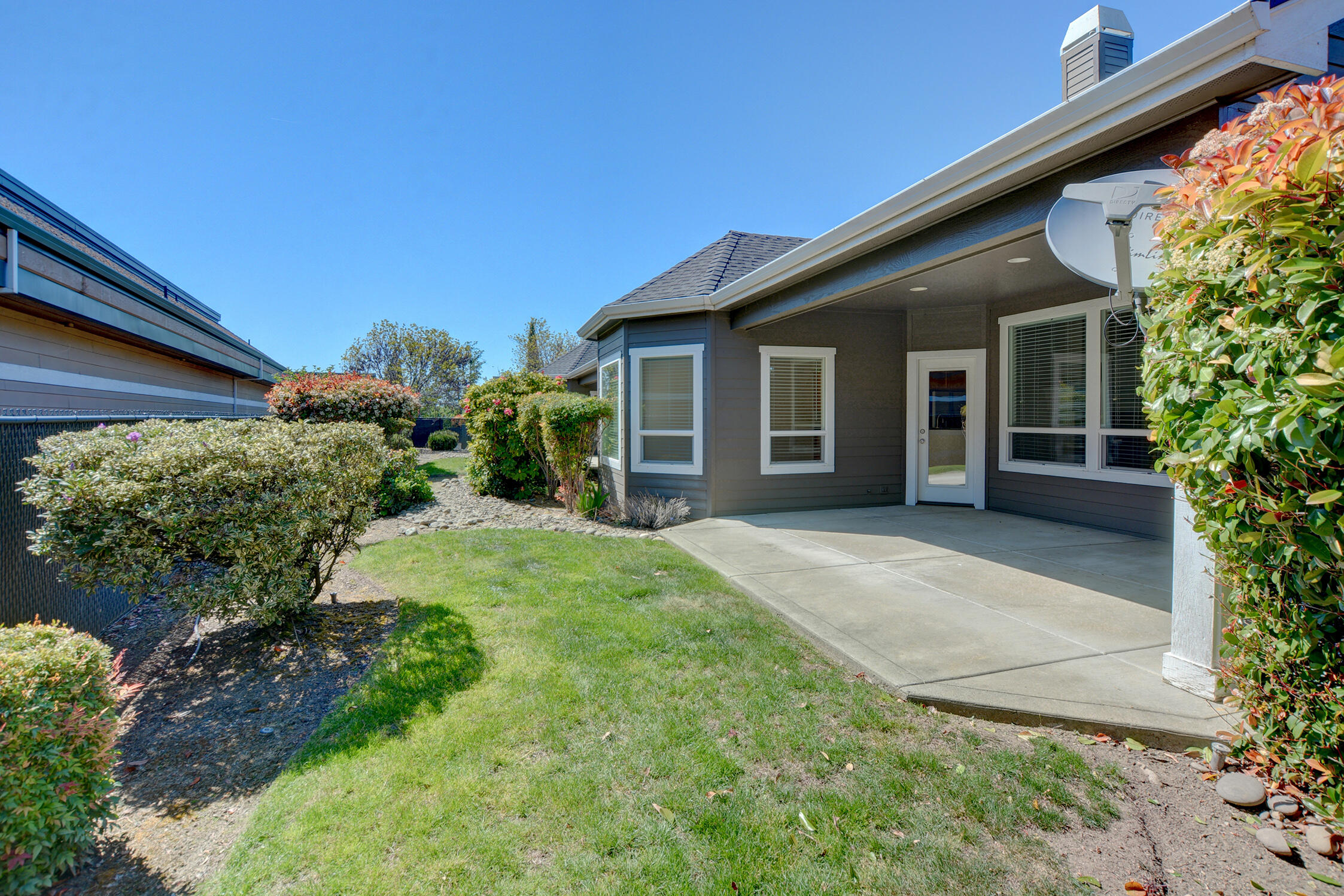 108 Sandridge Way Eagle Point, OR 97524 - Photo 6 of 55 DSC_6137_8_9Interior Custom Settings