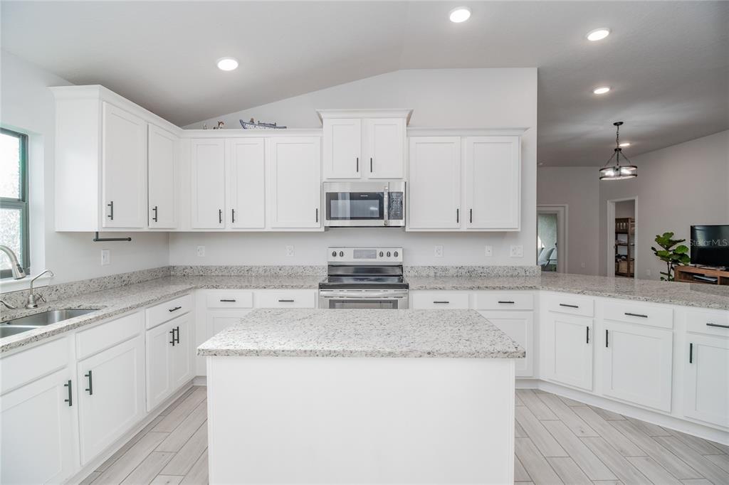 4820 Summit View Way Auburndale, FL 33823 - Photo 9 of 42