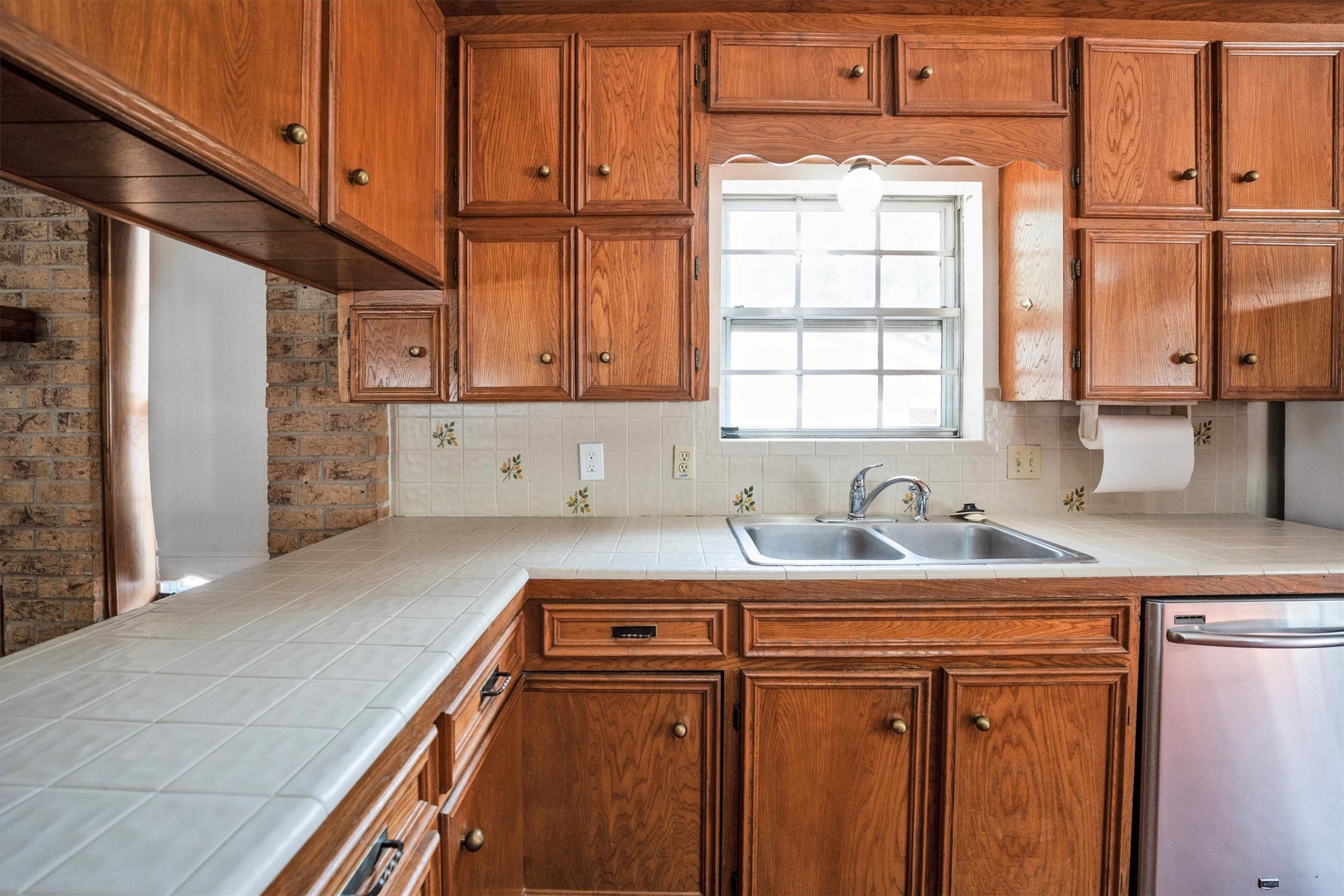 1417 15th Street Huntsville, TX 77340 - Photo 21 of 45 a kitchen with stainless steel appliances granite countertop a sink stove and cabinets