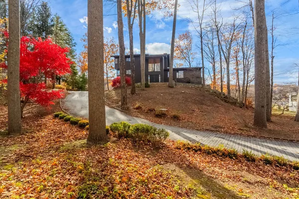 $1,890,000 | 7 Craigmoor Road South, Ridgefield, CT 06877